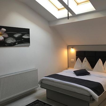 Pensiunea Max Cluj-Napoca Extérieur photo