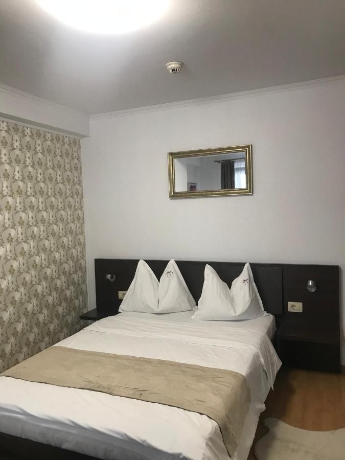 Pensiunea Max Cluj-Napoca Extérieur photo